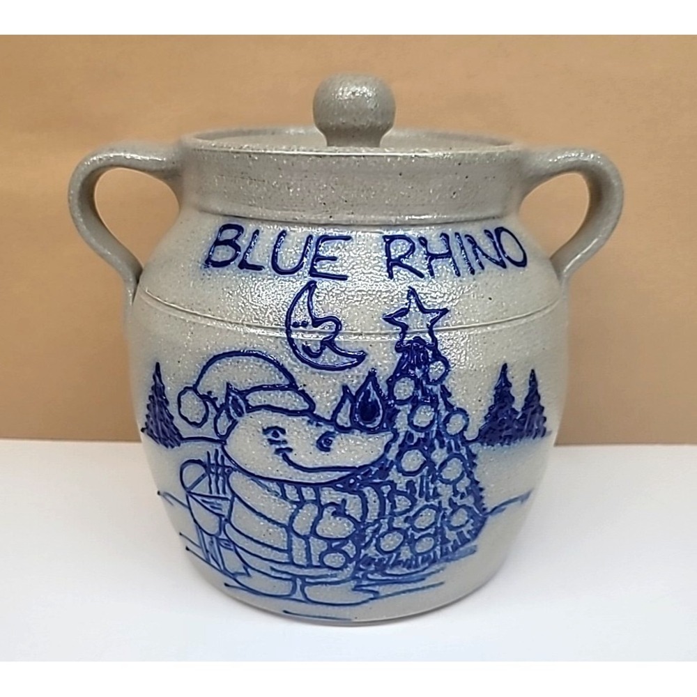 '02 Salmon Falls Pottery Darris McFarland Blue Rhino Christmas 2 Handle Bean Pot